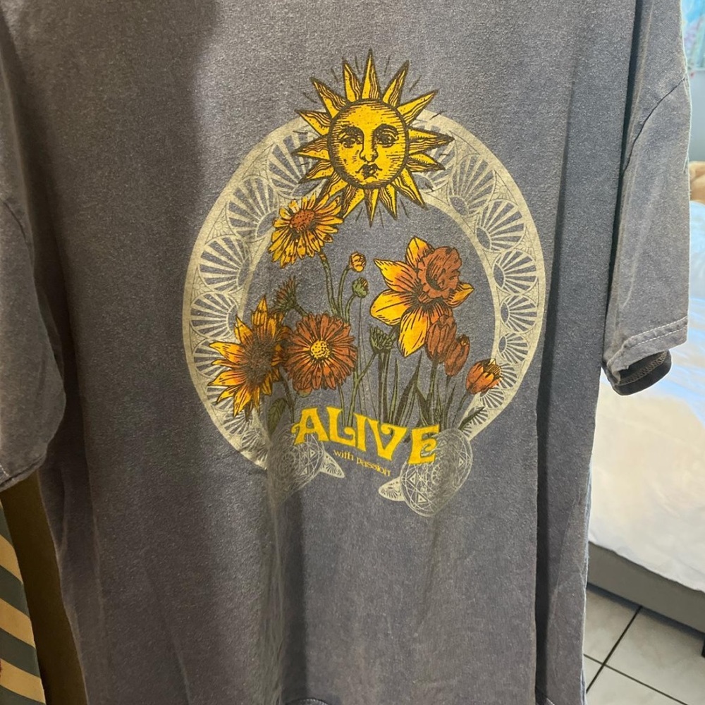 Oversized T shirt from Urban Outfitters 
Fits like an L or  XL, a bit long